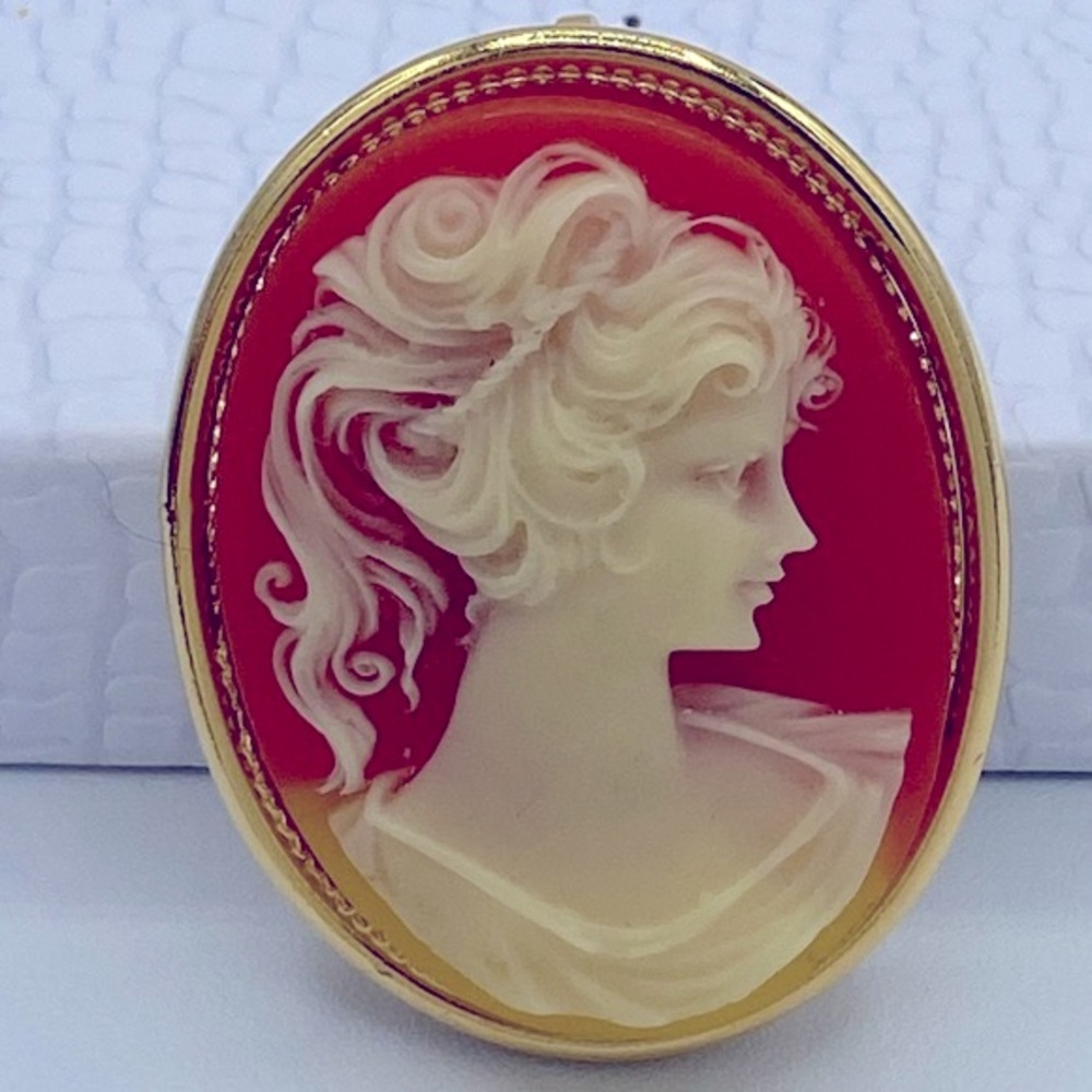 Vintage Gold Toned Carved Cameo Perfume Locket Brooch/Pendant Beautiful Elegant - Picture 7 of 7